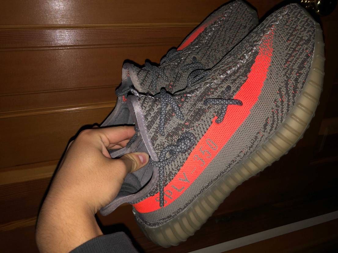 バイト先の先輩からYEEZY Boost 譲って貰った...良すぎる...
