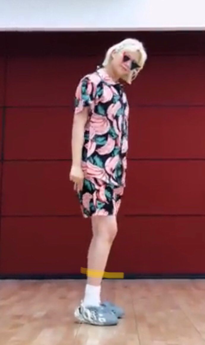 推しのジョンヨンがfoam runner 履いとる
ダンスしてて踵擦れないんか