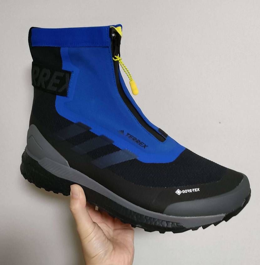 セールで1万円程だったadidasテレックスのGORE
雨の日のチャリ通勤対策