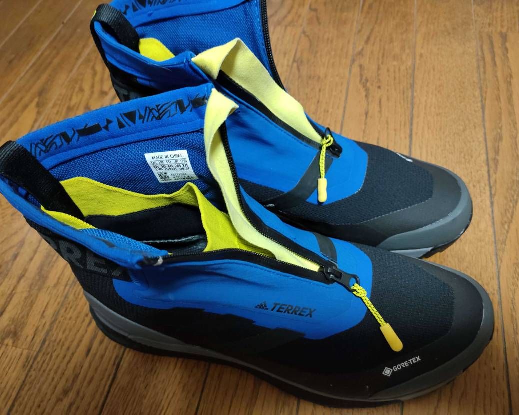 昨日今日とadidasのセールで購入したコイツが大活躍😁
防水性もさることなが
