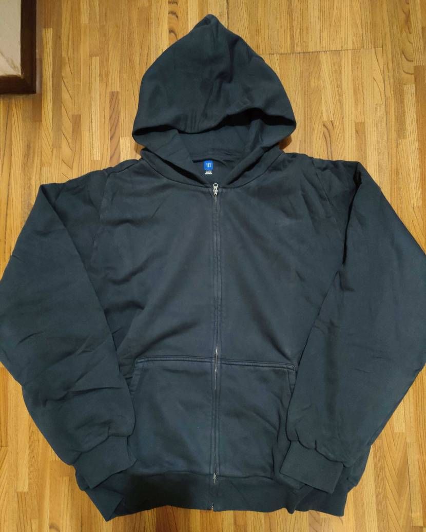 YEEZY GAP 2/24注文で本日無事到着😁
サイズが心配でしたがXLで大