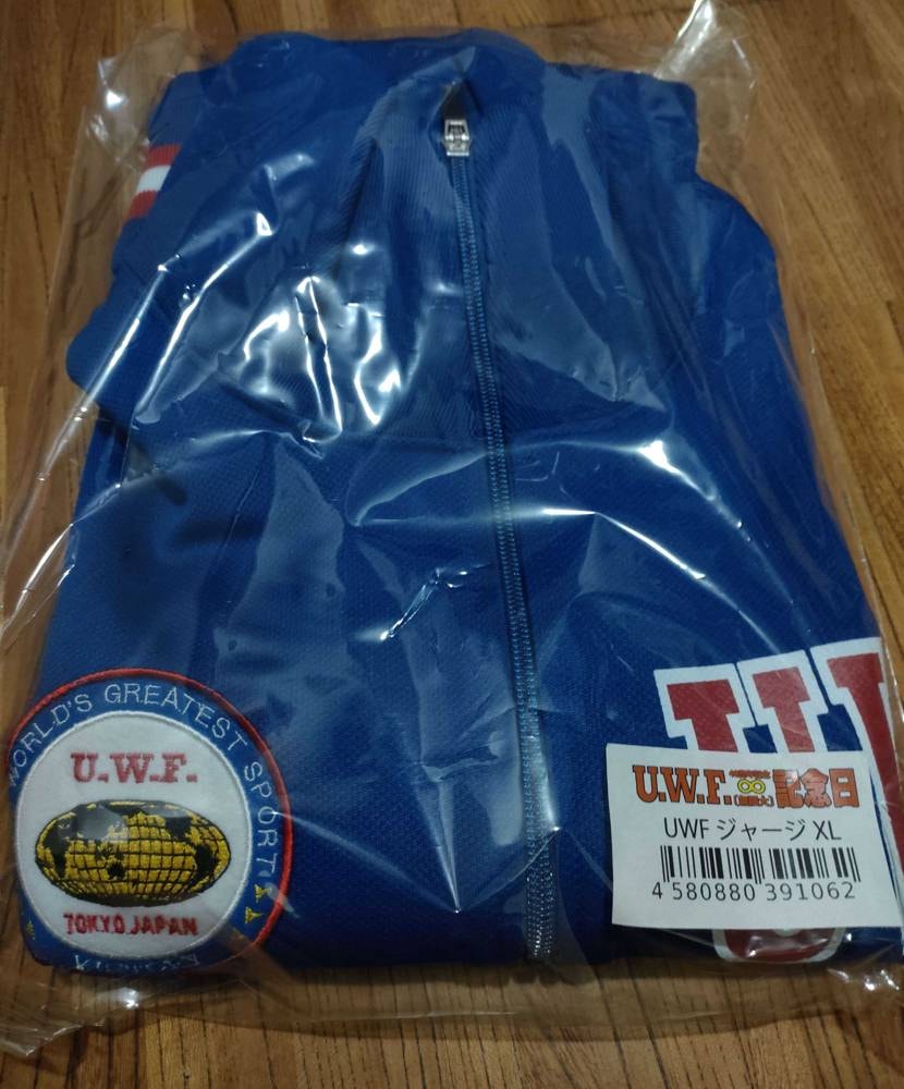 帰宅したらMOCとUWFジャージが届いてた😀
