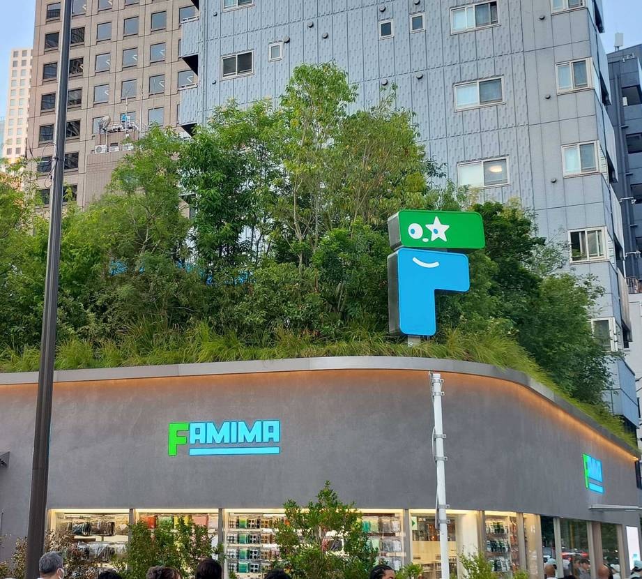 人多いなー
ひっきりなしにやって来る
店員さん大忙し