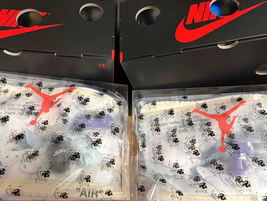 ほい2足
1足2万でどーん

1足飾って、もう1足は履きます