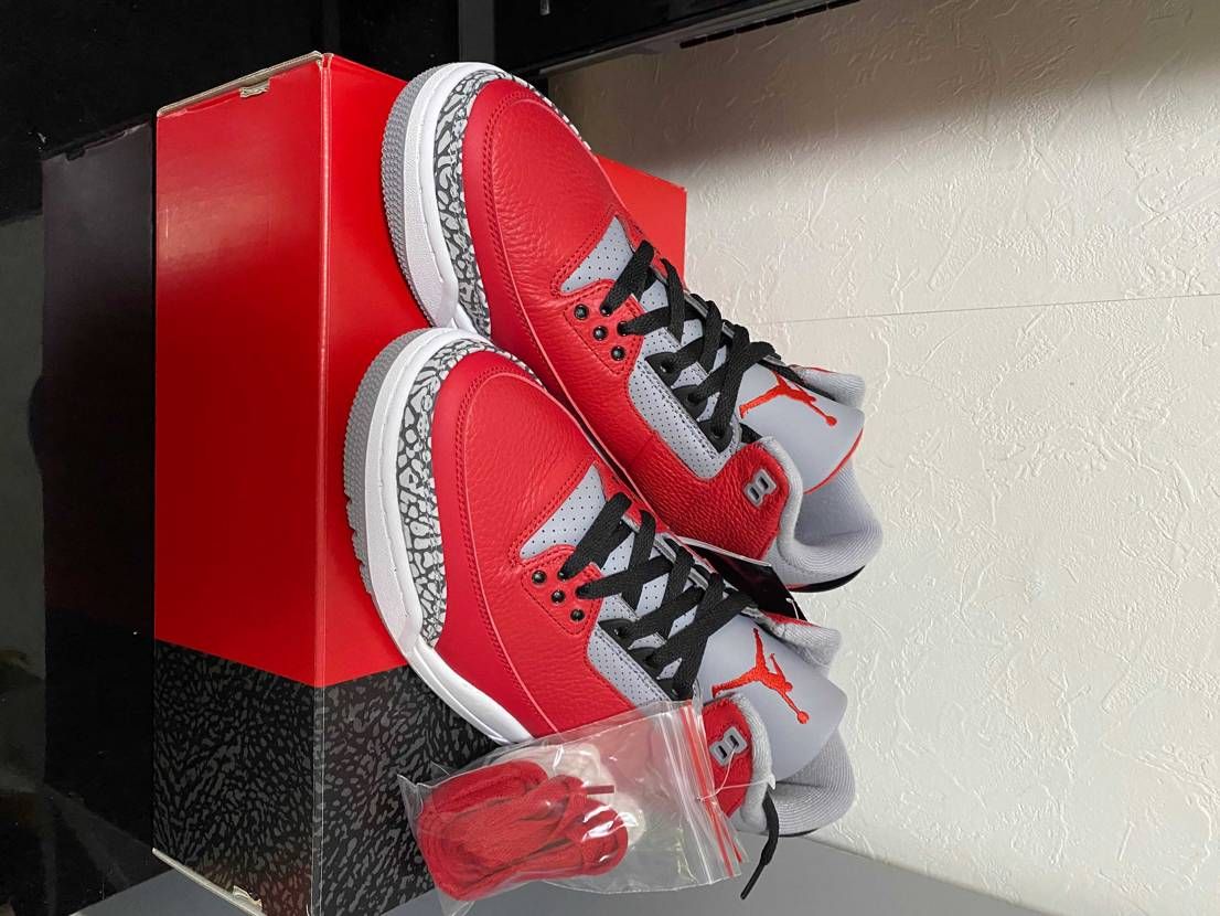 昔ブラックセメント履き潰してまた買い直すかまよったけどレッドセメントもいい感じ