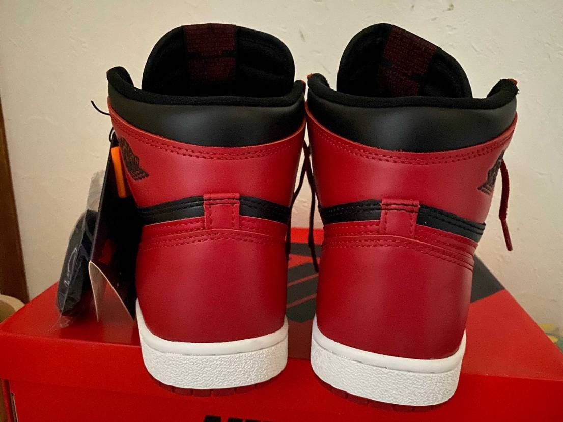 ついに初Jordan1HI形も色もかなり綺麗
紐って意外に