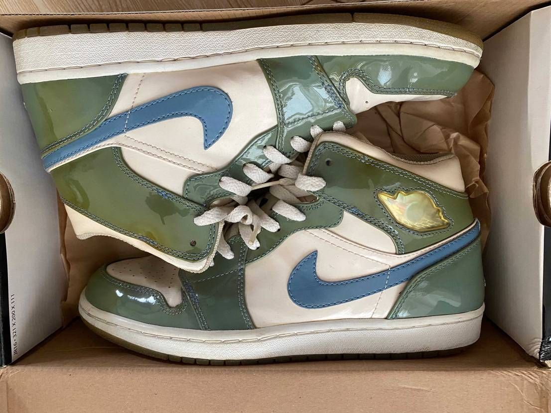 学生の頃初めて買ったJordan状態悪くないのに日焼けがすごいな

学生の頃