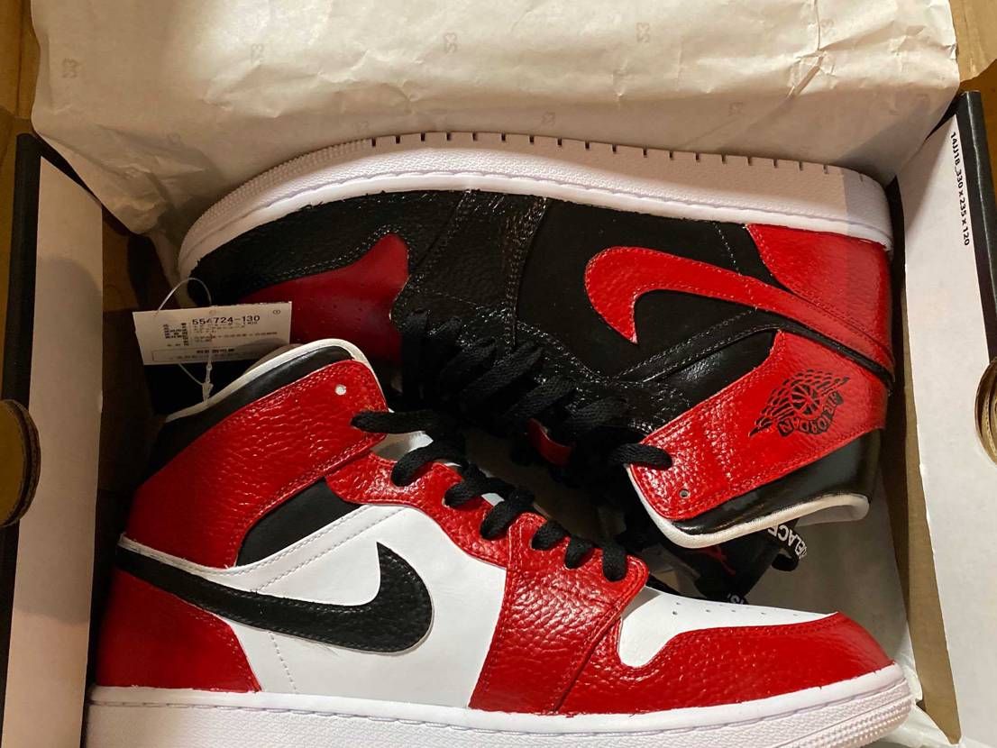 エアジョーダン1MID
トリプルホワイトを
BRED &CHICAGOカラー