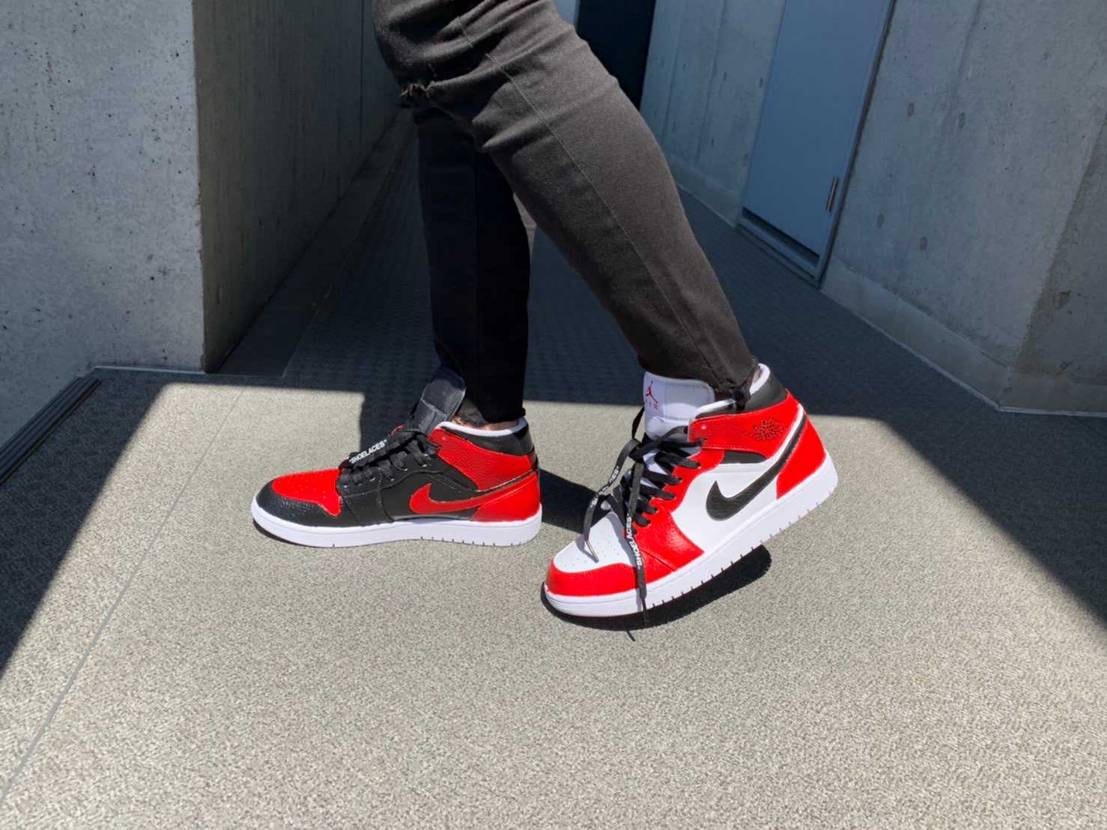 エアジョーダン1MID
トリプルホワイトを
BRED &