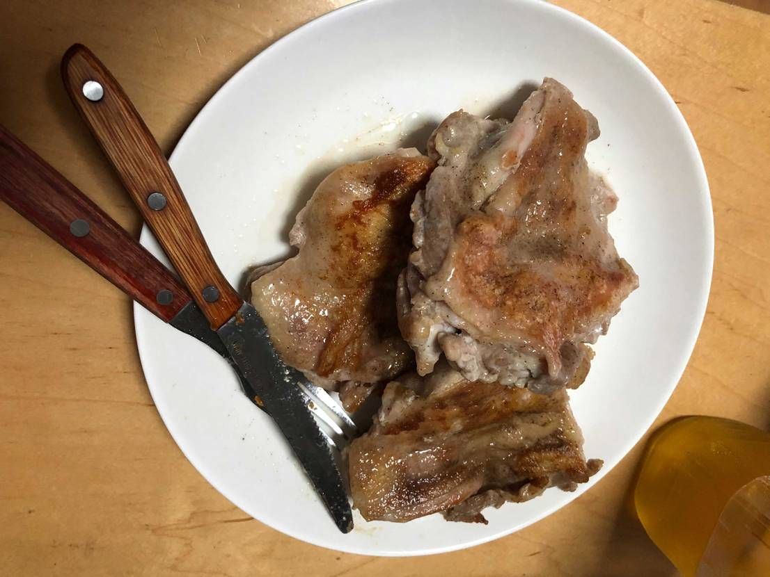 今から鶏肉800g食うけど質問ある？