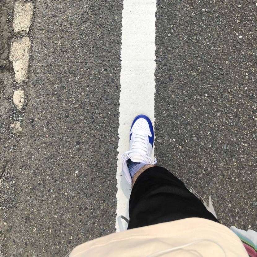 白線の上だけ通って寿司食いに行く
白線が途切れたら死亡