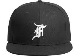 質問　fear of god x new era 
オンラインで買った人もう届