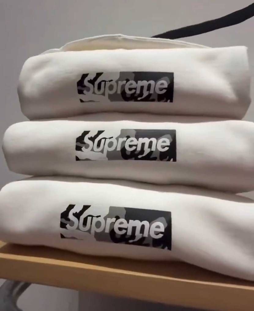 Miami Box logoいいねえ

スニダンでも商品の枠は出てるし、何点