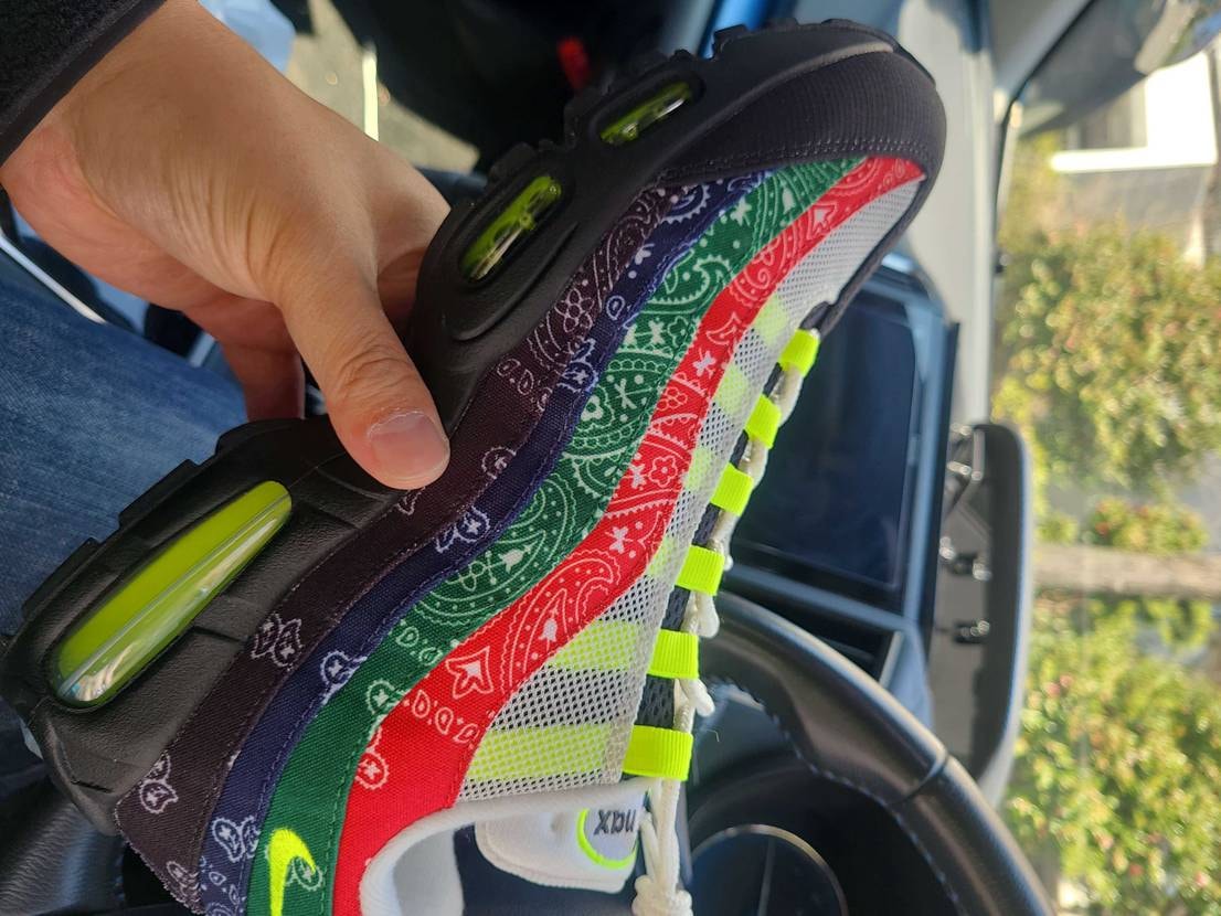 アトモス心斎橋で拾えました。
3/12まだ売ってると思います
27.5cmま