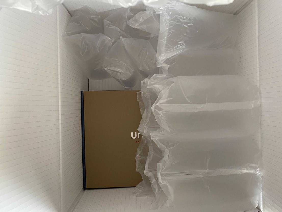 めっちゃでかい箱で届いた😅
雪駄に三万は高いけどこれは夏に履きこなせればおしゃ