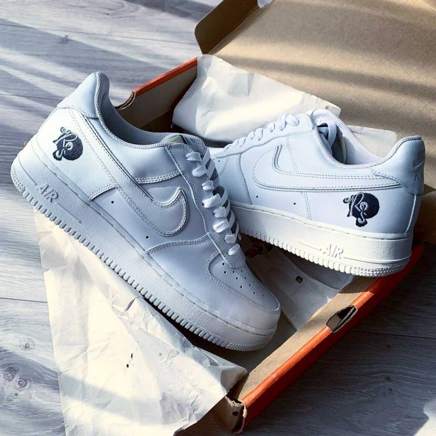NIKE文化遺産シリーズ
Roc-A-Fella force1
d