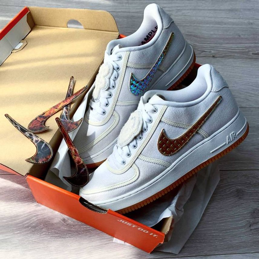 NIKE文化遺産シリーズ
Travis Scott AF100
Unrele