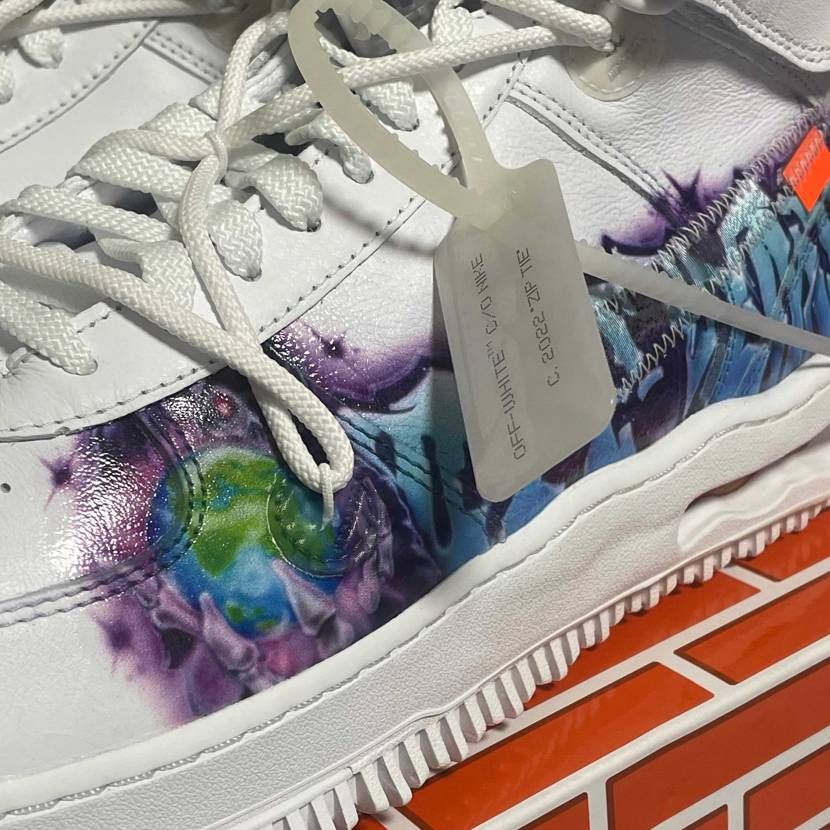 AF1 off-White graffiti❣️
早速履こ