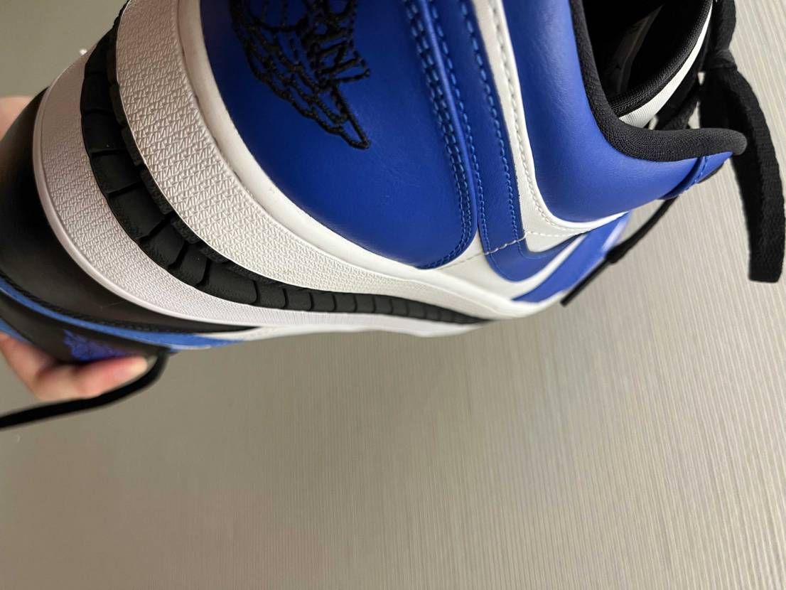 aj1についての質問なのですが、lowとmidでアウトソール