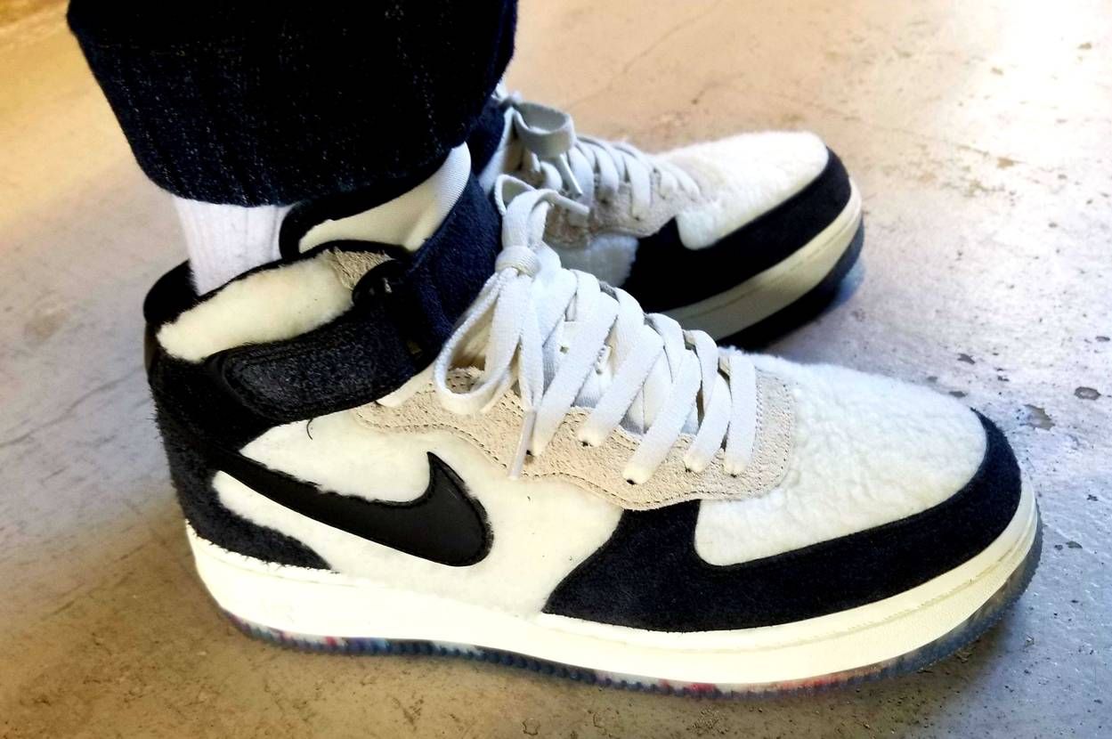 この時期にぴったり合うAir Force 1 Mid '07 PRM "Cult