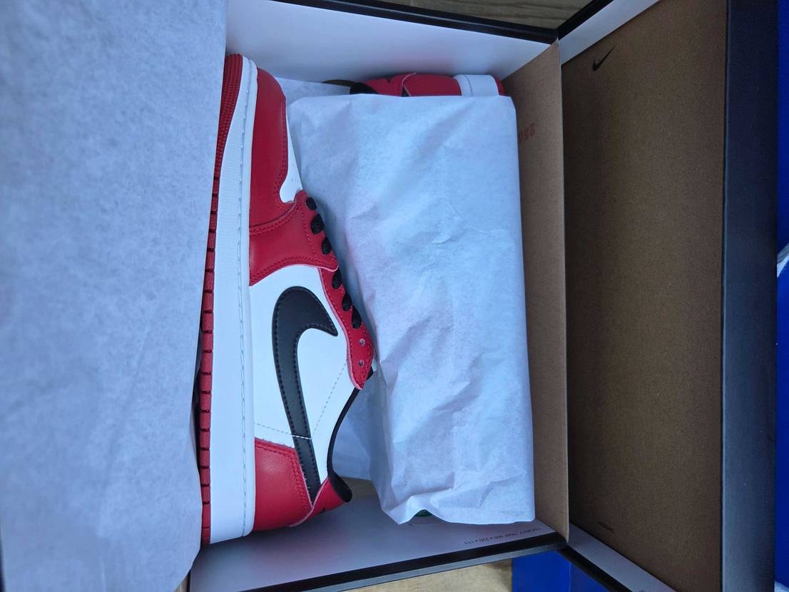 本日午前中atmosLUCUAにNike Air Jordan 1 Retro 