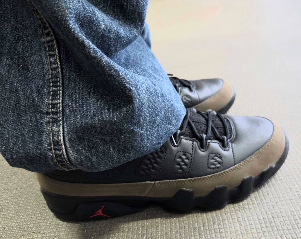 本日はNike Air Jordan 9 "Olive" (2024)を初めて履