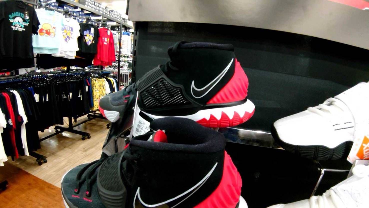 このナイキのスニーカー何かわかる方いますか？
友達が今日見つけたらしいんですが