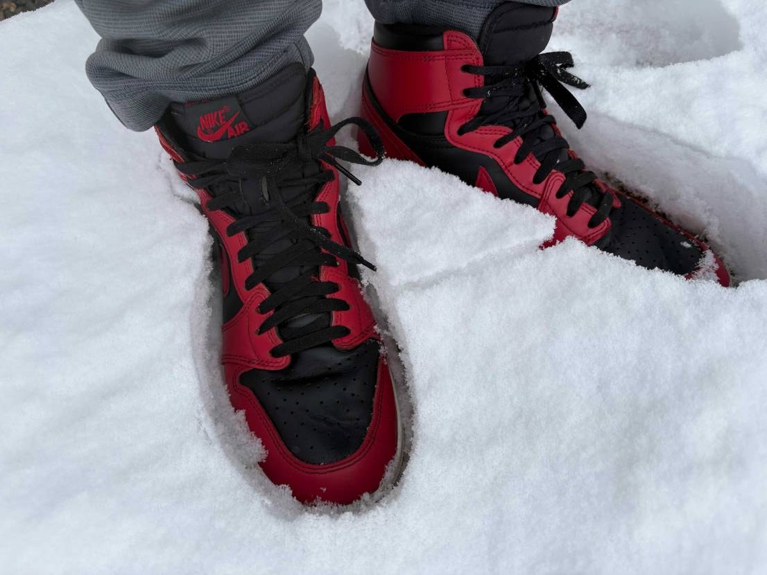 久しぶりに、冬を実感する週末でした😅
朝寝室のカーテンを開けると、目の前には銀