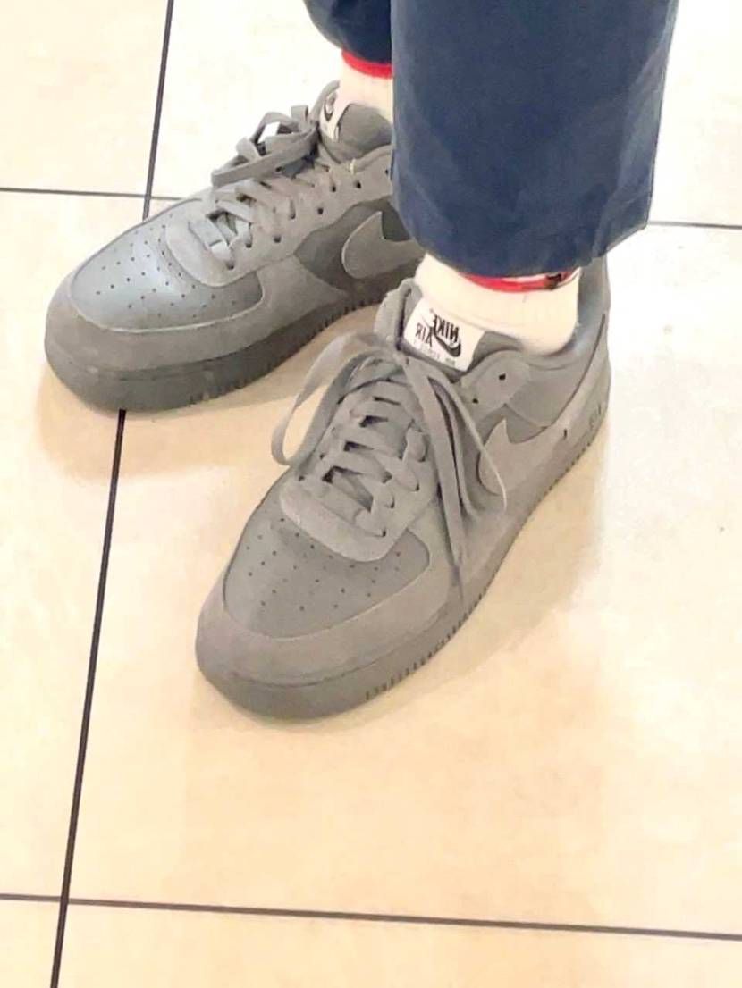 今日の休日出勤は、ヘビロテのエアフォース1 Nike By You。気兼ねなく履