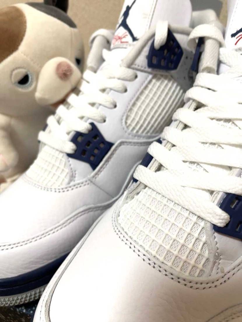 GR8さんから、念願のAJ4 Midnight Navy が到着。カラーリングは