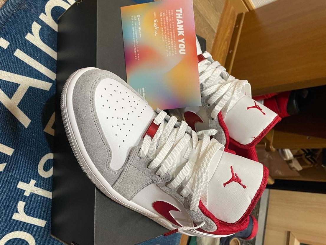 スニダンから到着‼️
初aj1 low めっちゃかっこいい