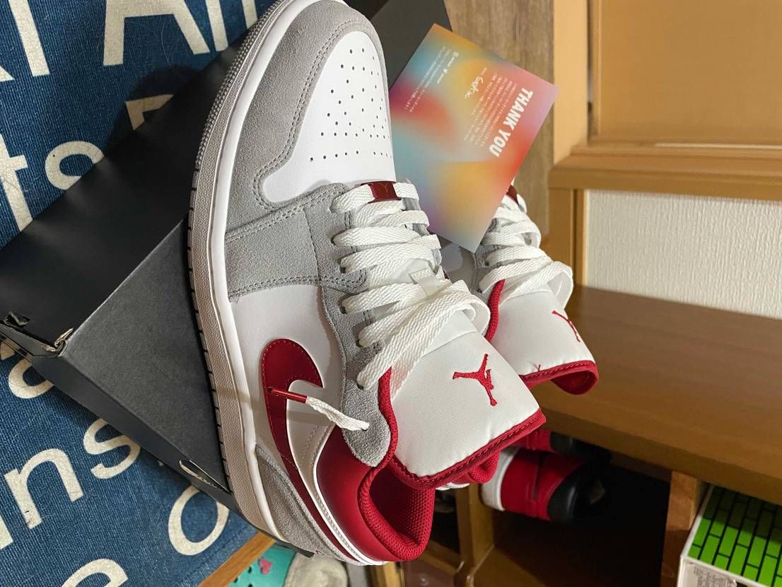 スニダンから到着‼️
初aj1 low めっちゃかっこいい