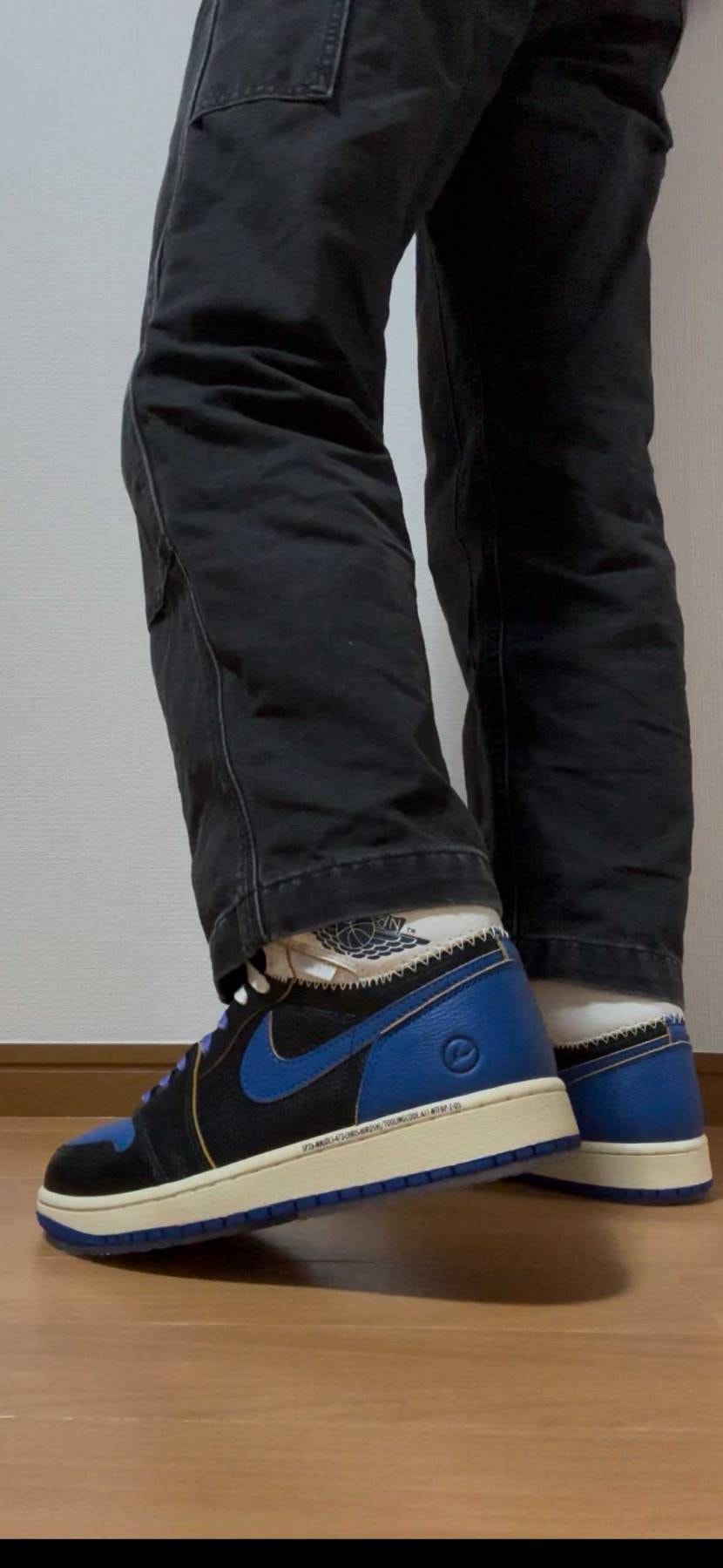 試し履きしてみたけど、かなり良き！
ただ、個人的にシューレスのパープルっぽい色