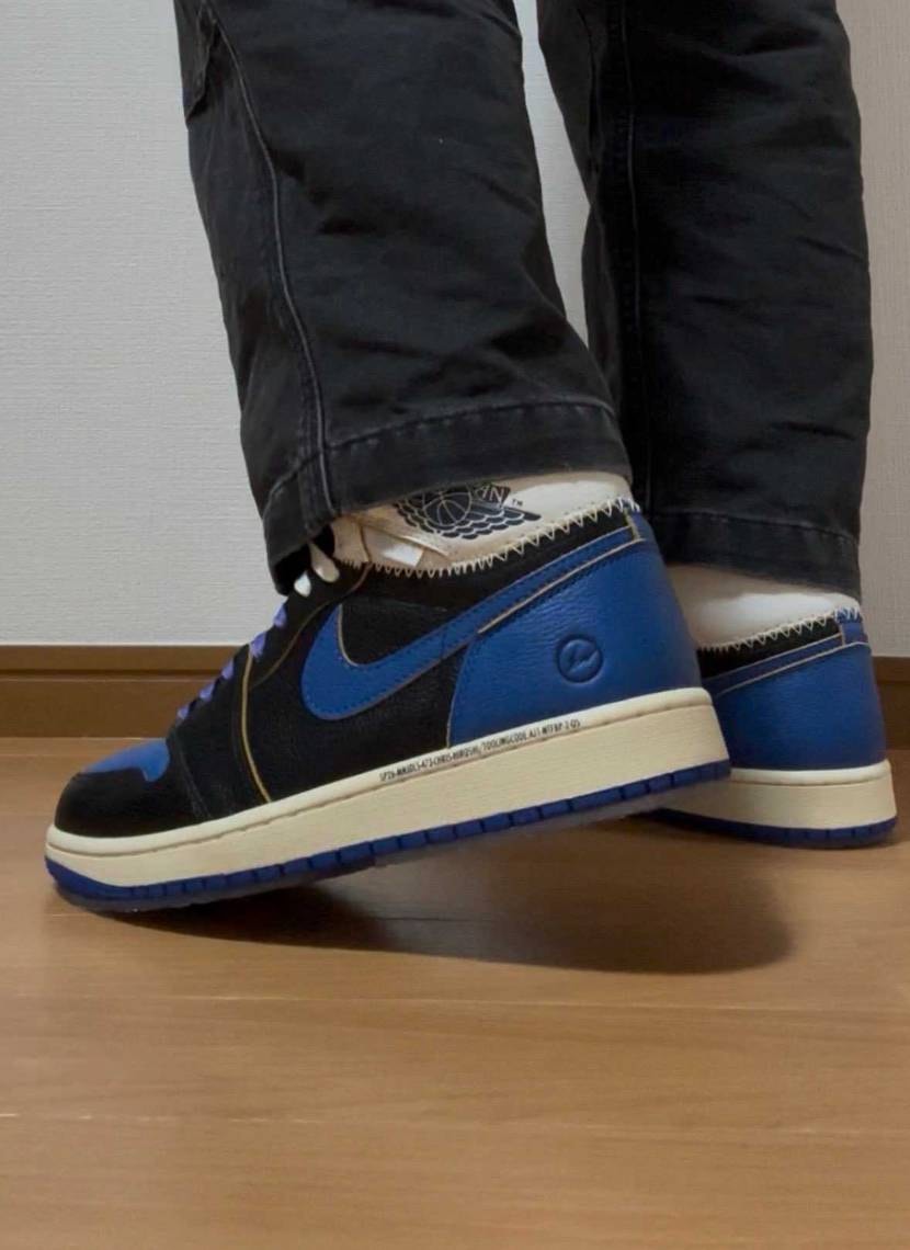 試し履きしてみたけど、かなり良き！
ただ、個人的にシューレスのパープルっぽい色