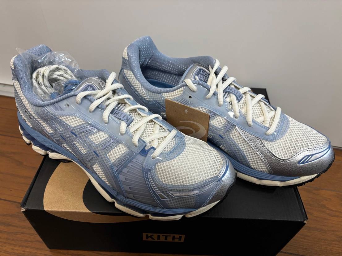 やはり「友達」には違和感を覚えます。変え紐は2種類付いてました。オーバルの青とマ