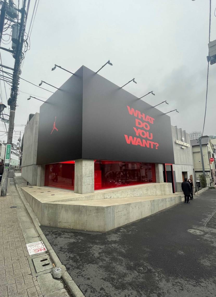 先日、アシックスと、ナイキの
プロモーションを拝見。
試