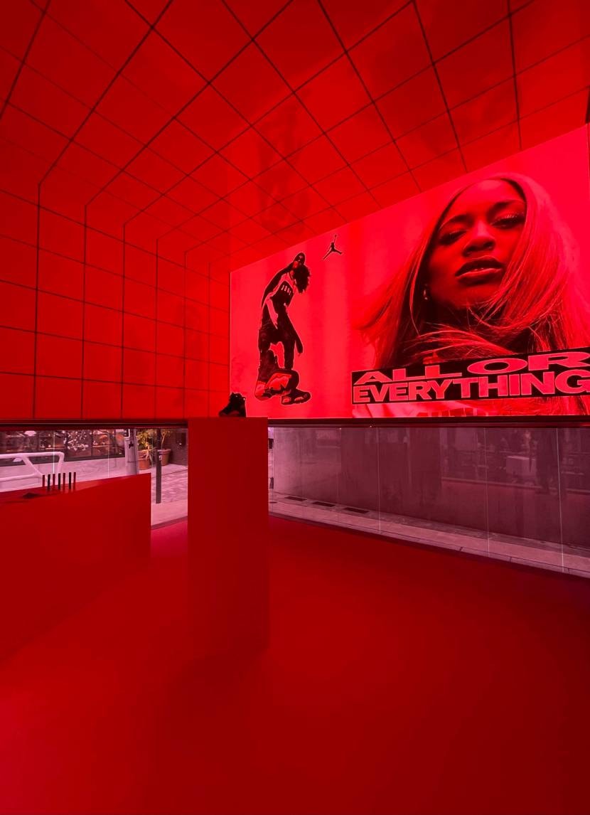 先日、アシックスと、ナイキの
プロモーションを拝見。
試