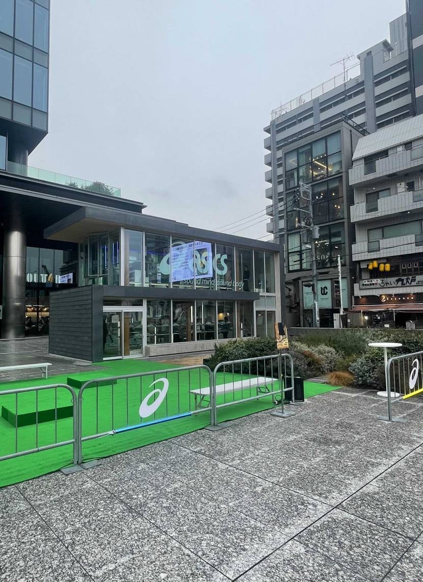 先日、アシックスと、ナイキの
プロモーションを拝見。
試