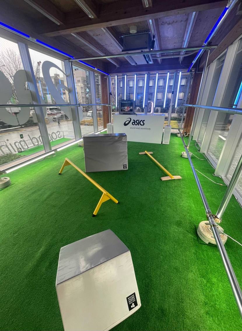 先日、アシックスと、ナイキの
プロモーションを拝見。
試