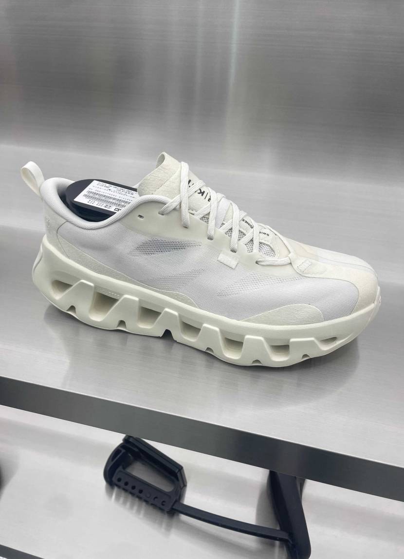 いやぁー出遅れ。
カッコ良かったなぁー
試着して迷いに迷