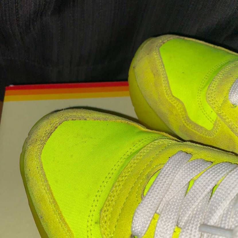 サイズがキツめに作られています。
多少の汚れがあるのでご了承ください