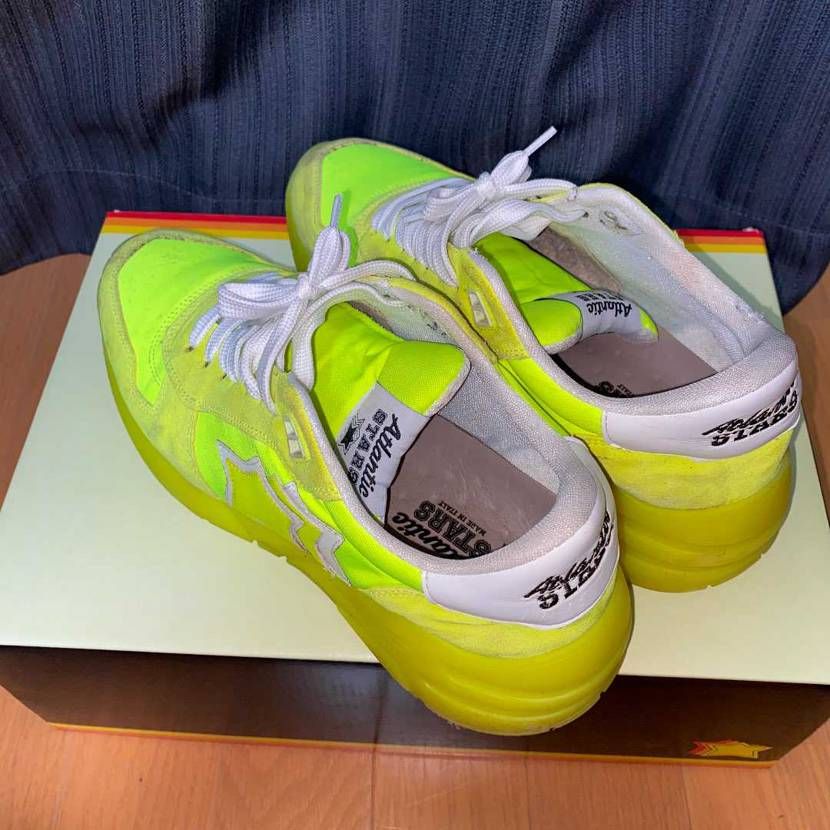 サイズがキツめに作られています。
多少の汚れがあるのでご了