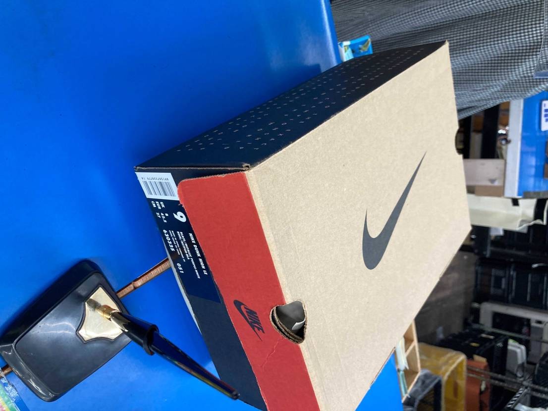 某ショップにて99年製デッドストック裏ダンク新品未使用をちょ