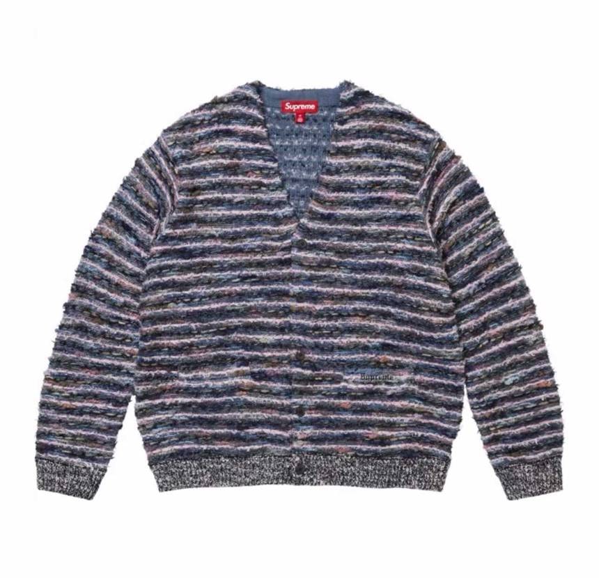 カーディガンのブルーの色味しれっと変わってる。
プレビュー