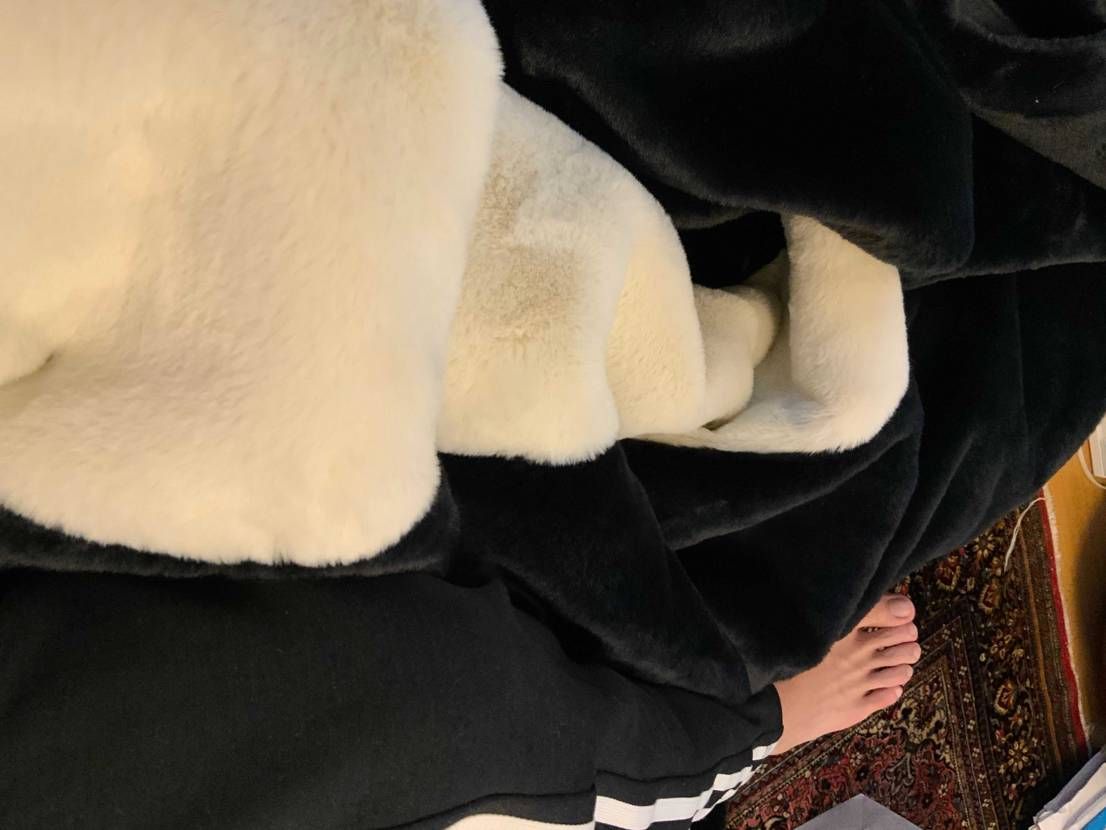 ナイキのブランケット届きました。触り心地最強です😇
adidasのトラックパン