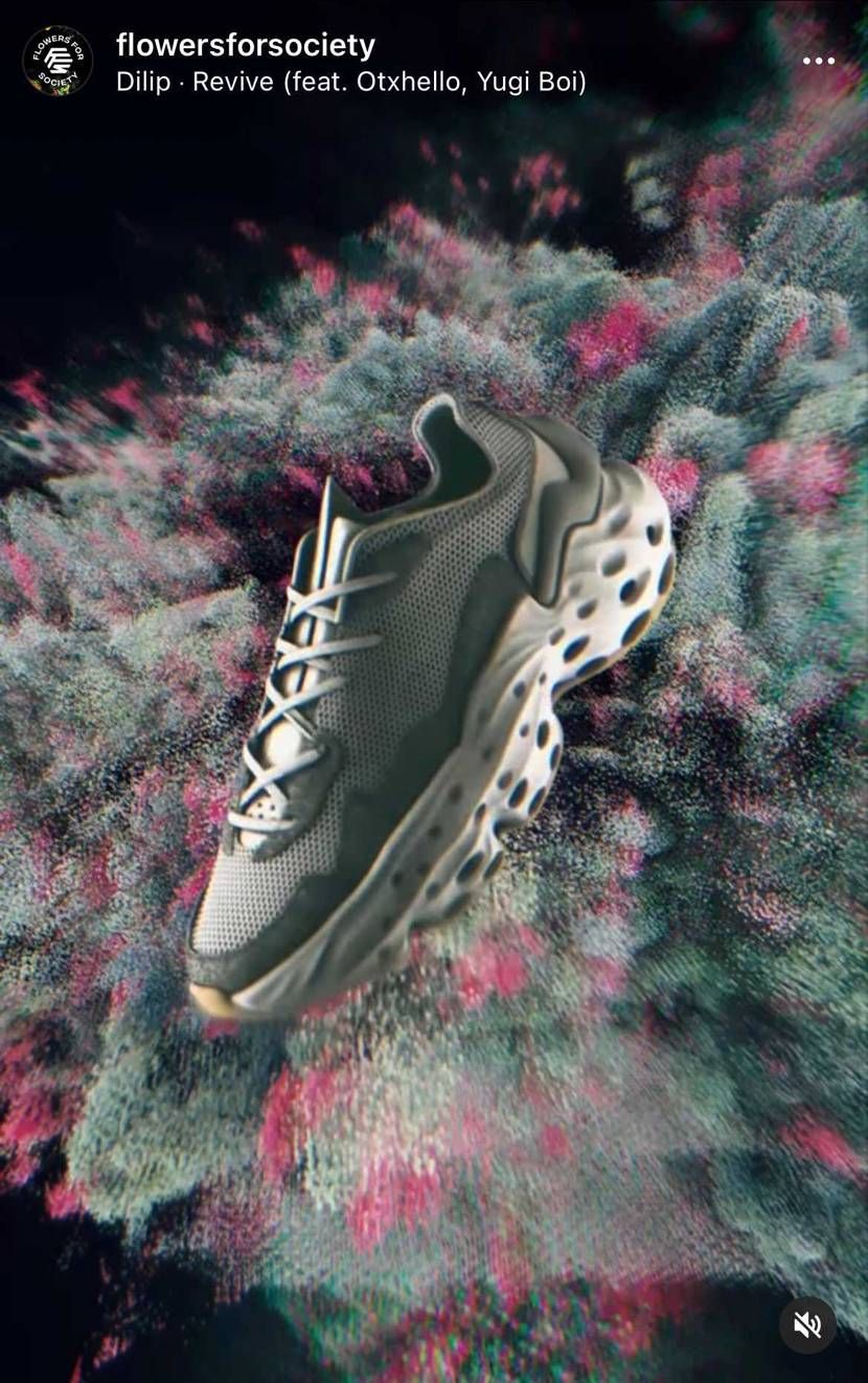 日本人でこのスニーカー買った人どのくらいいるんだろう。

元adidas従業