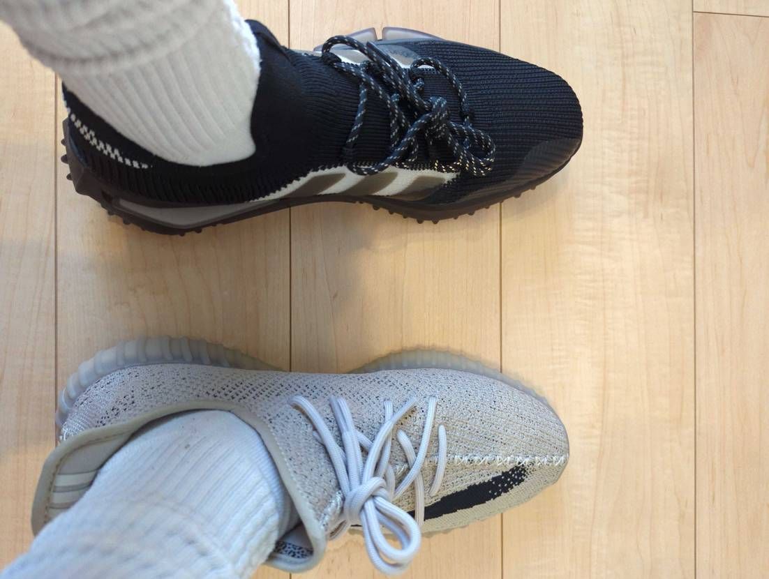 yeezy350のサイズ難しすぎよ🥲
左NMDS1は29でいい感じ、右350は