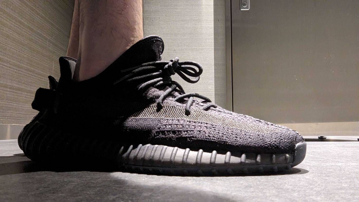 adidas YEEZY Boost 350 V2