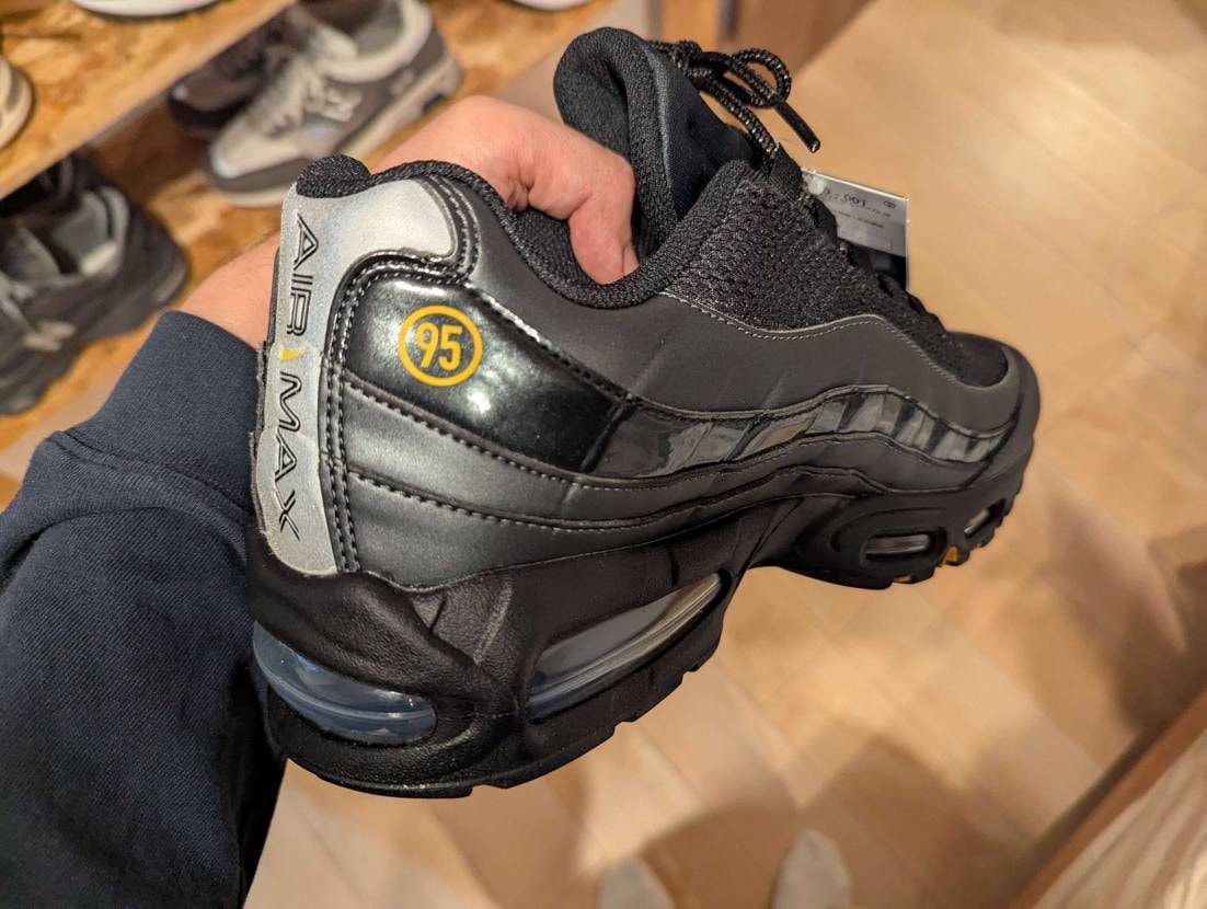 今のところatmosのみ販売で、争奪戦になるかと思ったけど全然でしたね😅当時を知