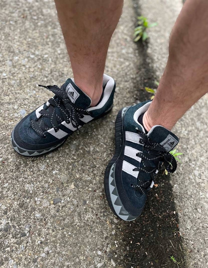 みなさんお疲れ様です🤭👍たまには、こんなん履いて夜のお買い物